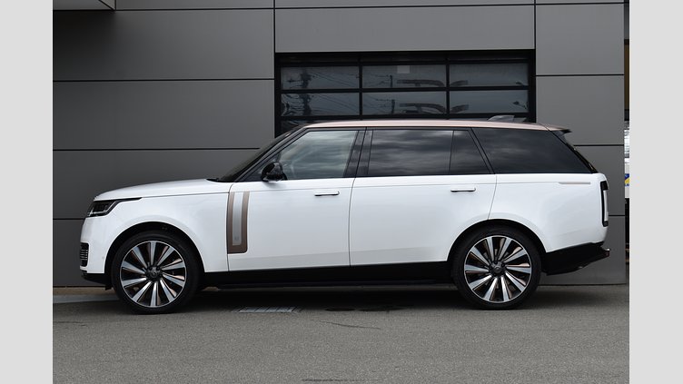 2024 認定中古車 Land Rover Range Rover オストゥーニパールホワイト（お取り扱いの有無については正規ディーラーにお問い合わせください） 615 AWD（AT） ロングホイールベース SV