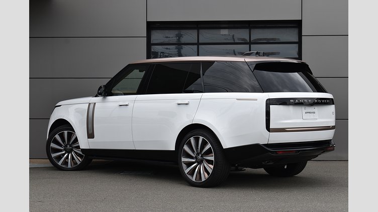 2024 認定中古車 Land Rover Range Rover オストゥーニパールホワイト（お取り扱いの有無については正規ディーラーにお問い合わせください） 615 AWD（AT） ロングホイールベース SV