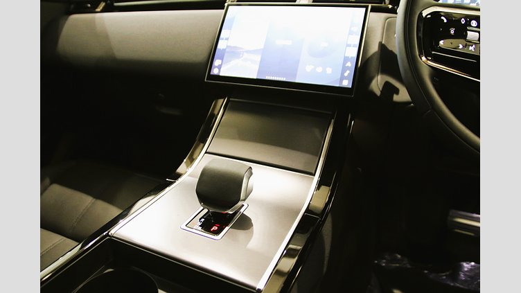 2024 認定中古車 Land Rover Range Rover Velar サントリーニブラック D200マイルドハイブリッド（ディーゼル） Dynamic SE