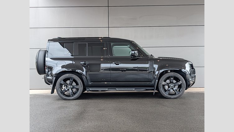 2024 認定中古車 Land Rover Defender 110 サントリーニブラック D300 AWD（AT） X-DYNAMIC HSE