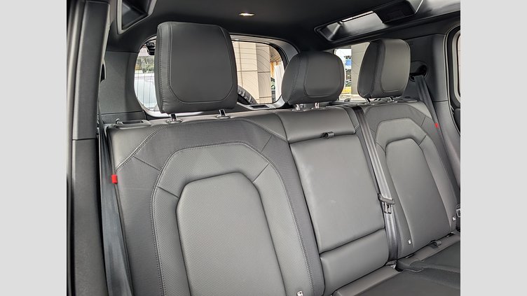 2024 認定中古車 Land Rover Defender 110 サントリーニブラック D300 AWD（AT） X-DYNAMIC HSE