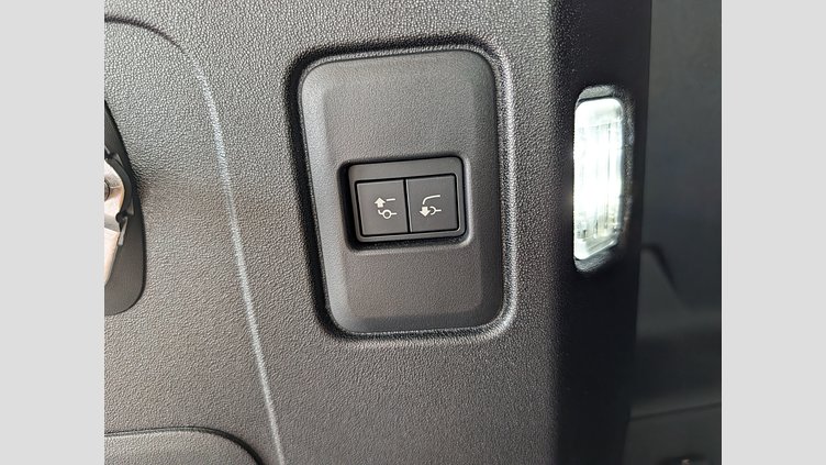 2024 認定中古車 Land Rover Defender 110 サントリーニブラック D300 AWD（AT） X-DYNAMIC HSE