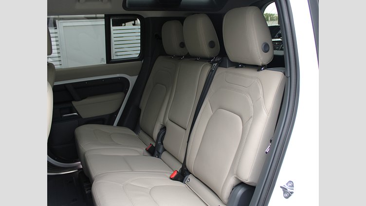2023 認定中古車 Land Rover Defender 110 フジホワイト D300 AWD（AT） S
