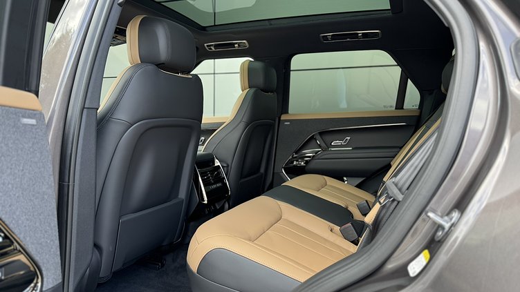 2026 Nowy Land Rover Range Rover Sport Szary Charente Grey D300 Diesel MHEV SWB Dynamic SE