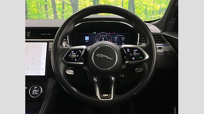 F-Pace 21