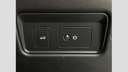 F-Pace 27