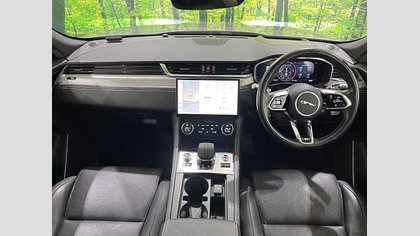 F-Pace 11