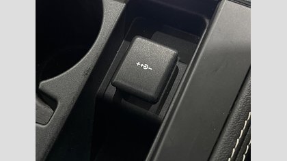 F-Pace 62