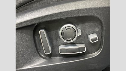 F-Pace 51