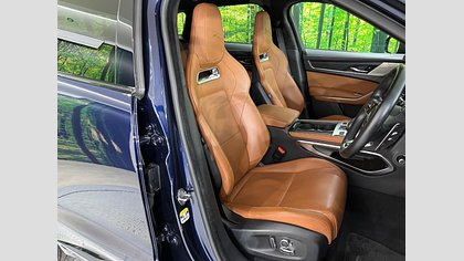 F-Pace 17