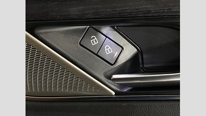 F-Pace 29