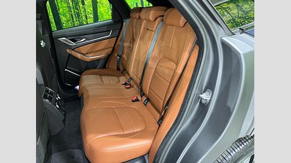 F-Pace 15