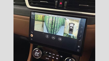 F-Pace 34