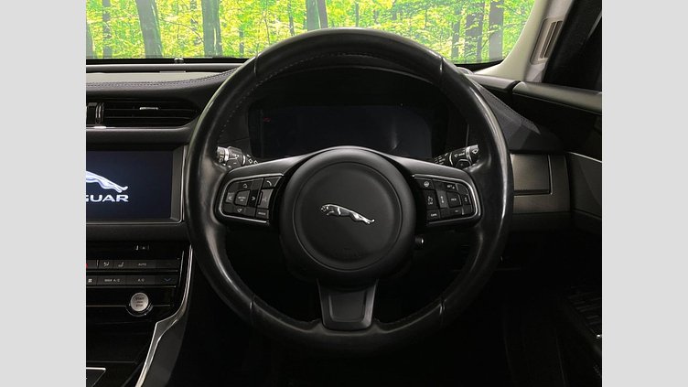 2015 認定中古車 Jaguar XF Yulong White 2L　ディーゼル　ターボ プレステージ