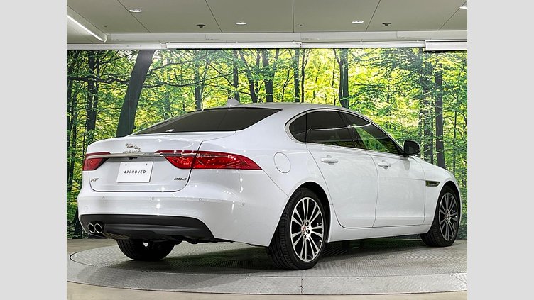 2015 認定中古車 Jaguar XF Yulong White 2L　ディーゼル　ターボ プレステージ