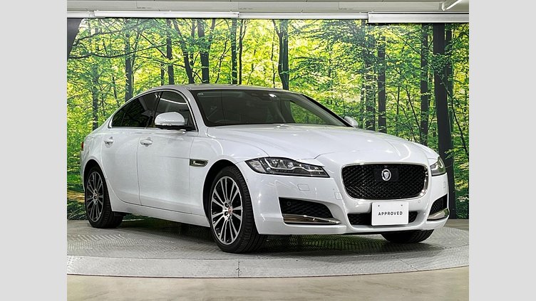 2015 認定中古車 Jaguar XF Yulong White 2L　ディーゼル　ターボ プレステージ