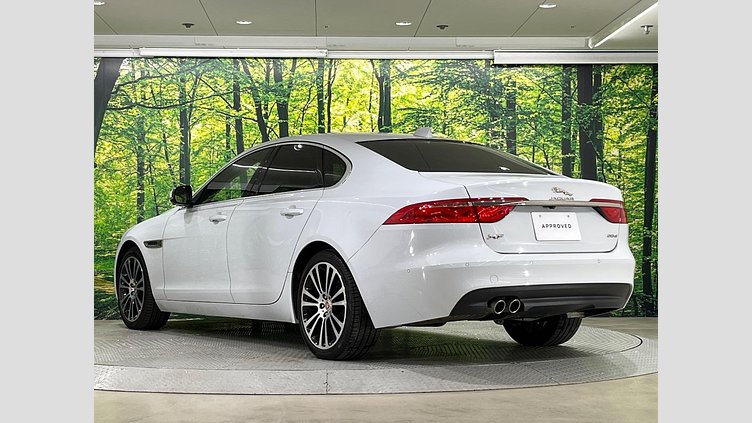 2015 認定中古車 Jaguar XF Yulong White 2L　ディーゼル　ターボ プレステージ