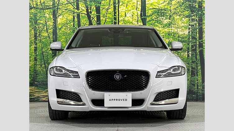 2015 認定中古車 Jaguar XF Yulong White 2L　ディーゼル　ターボ プレステージ