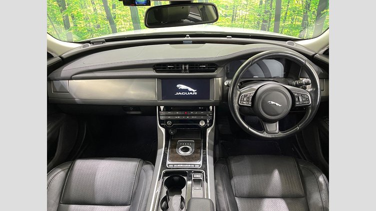 2015 認定中古車 Jaguar XF Yulong White 2L　ディーゼル　ターボ プレステージ