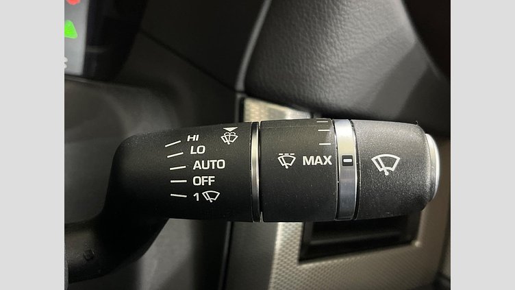 2015 認定中古車 Jaguar XF Yulong White 2L　ディーゼル　ターボ プレステージ