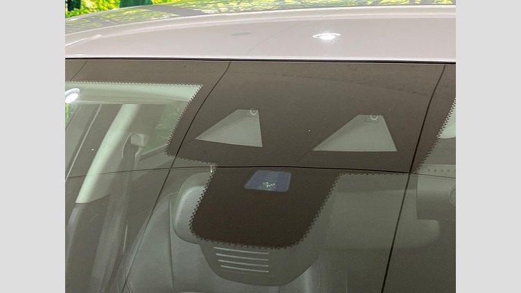 2015 認定中古車 Jaguar XF Yulong White 2L　ディーゼル　ターボ プレステージ