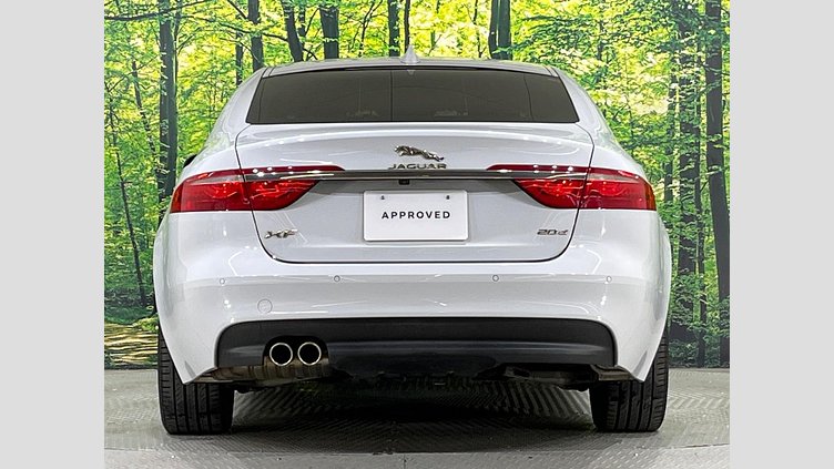 2015 認定中古車 Jaguar XF Yulong White 2L　ディーゼル　ターボ プレステージ
