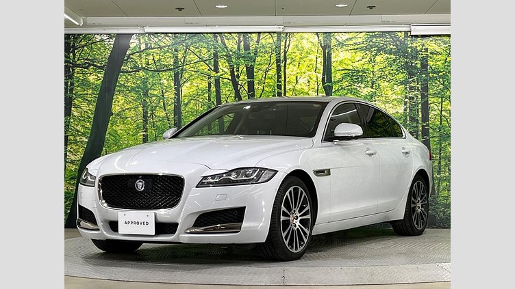 2015 認定中古車 Jaguar XF Yulong White 2L　ディーゼル　ターボ プレステージ