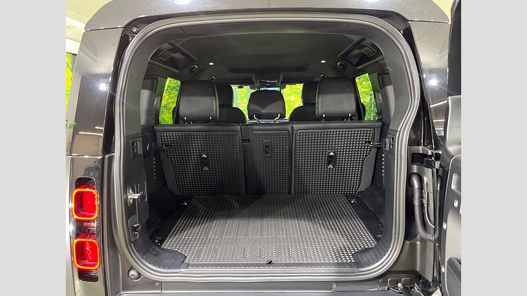 2023 認定中古車 Land Rover Defender 110 アイガーグレイ D300 AWD（AT） X-DYNAMIC SE
