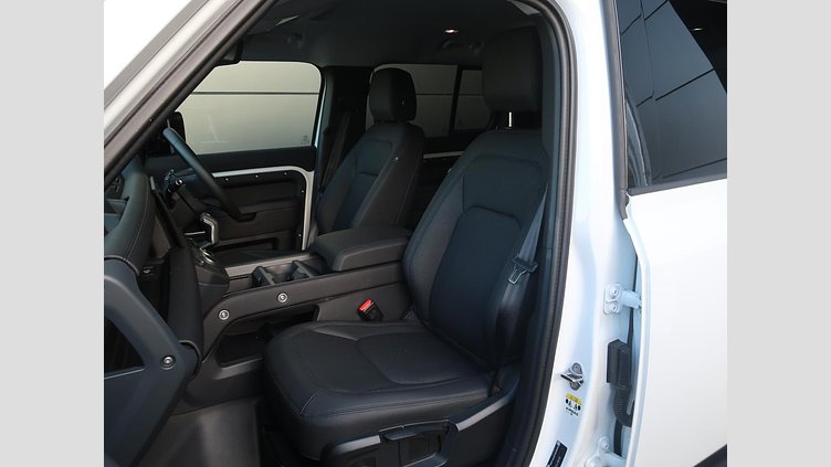 2025 認定中古車 Land Rover Defender 110 フジホワイト D350 ディーゼルマイルドハイブリッド S