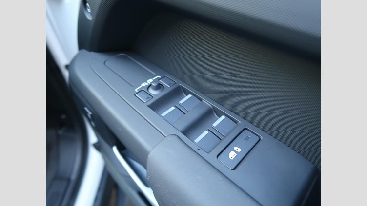 2025 認定中古車 Land Rover Defender 110 フジホワイト D350 ディーゼルマイルドハイブリッド S