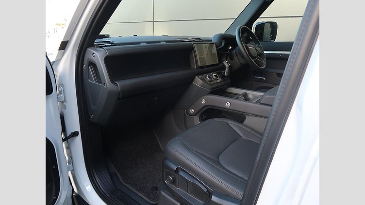 2025 認定中古車 Land Rover Defender 110 フジホワイト D350 ディーゼルマイルドハイブリッド S