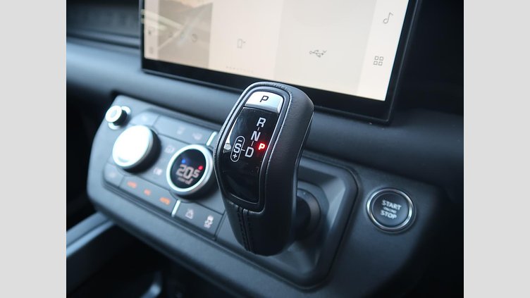 2025 認定中古車 Land Rover Defender 110 フジホワイト D350 ディーゼルマイルドハイブリッド S