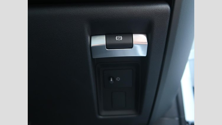 2025 認定中古車 Land Rover Defender 110 フジホワイト D350 ディーゼルマイルドハイブリッド S