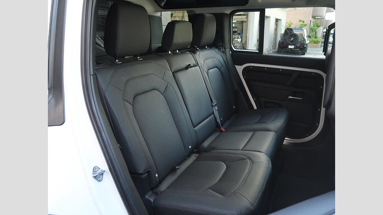 2025 認定中古車 Land Rover Defender 110 フジホワイト D350 ディーゼルマイルドハイブリッド S