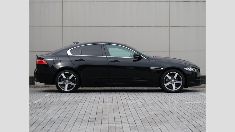 2017 認定中古車 Jaguar XE Narvik Black ディーゼル PRESTIGE