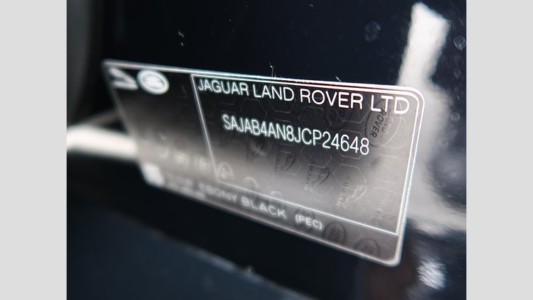 2017 認定中古車 Jaguar XE Narvik Black ディーゼル PRESTIGE