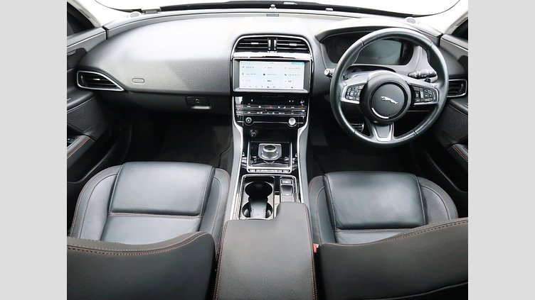 2017 認定中古車 Jaguar XE Narvik Black ディーゼル PRESTIGE
