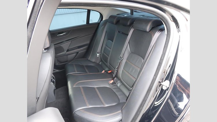 2017 認定中古車 Jaguar XE Narvik Black ディーゼル PRESTIGE