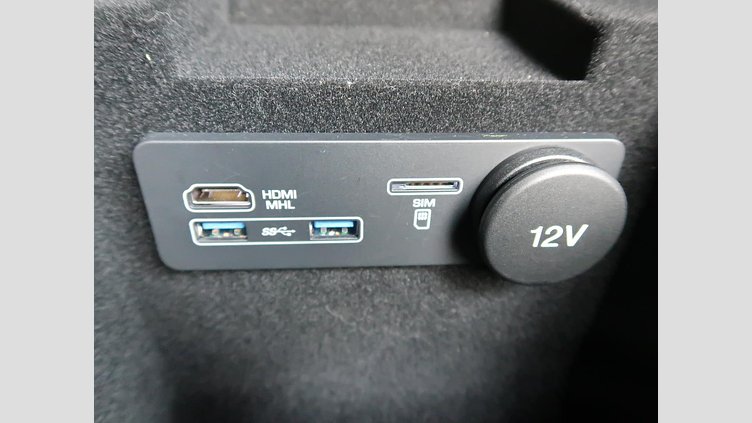 2017 認定中古車 Jaguar XE Narvik Black ディーゼル PRESTIGE