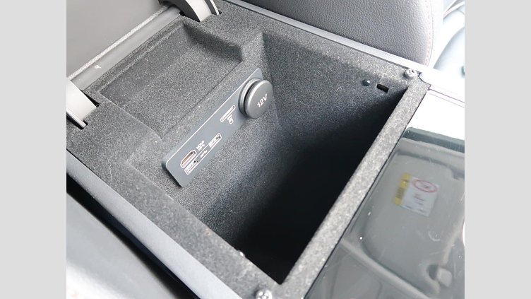 2017 認定中古車 Jaguar XE Narvik Black ディーゼル PRESTIGE