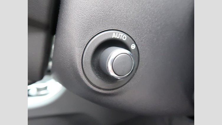 2017 認定中古車 Jaguar XE Narvik Black ディーゼル PRESTIGE