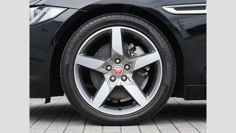 2017 認定中古車 Jaguar XE Narvik Black ディーゼル PRESTIGE