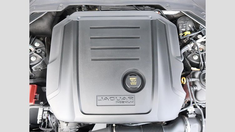 2017 認定中古車 Jaguar XE Narvik Black ディーゼル PRESTIGE