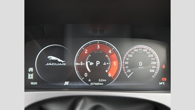 2017 認定中古車 Jaguar XE Narvik Black ディーゼル PRESTIGE