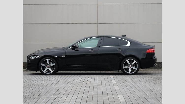 2017 認定中古車 Jaguar XE Narvik Black ディーゼル PRESTIGE