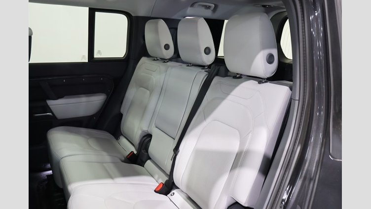 2025 認定中古車 Land Rover Defender 130 カルパチアングレイ D350 ディーゼルマイルドハイブリッド X-Dynamic SE