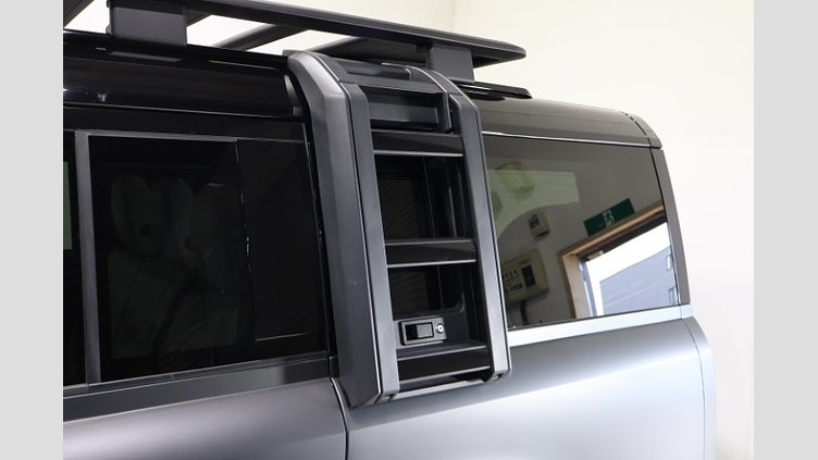 2025 認定中古車 Land Rover Defender 130 カルパチアングレイ D350 ディーゼルマイルドハイブリッド X-Dynamic SE