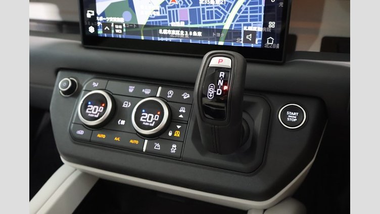 2025 認定中古車 Land Rover Defender 130 カルパチアングレイ D350 ディーゼルマイルドハイブリッド X-Dynamic SE