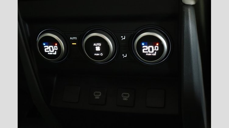 2025 認定中古車 Land Rover Defender 130 カルパチアングレイ D350 ディーゼルマイルドハイブリッド X-Dynamic SE