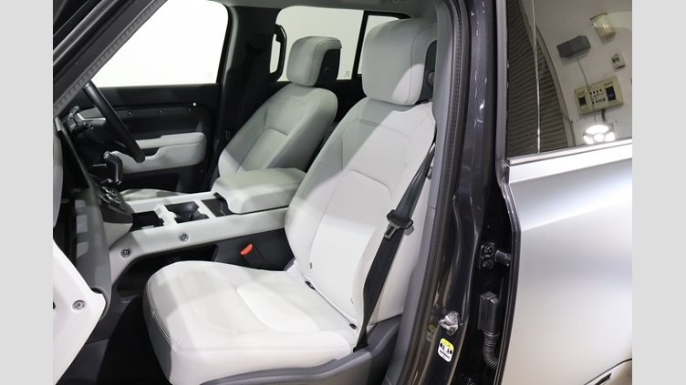 2025 認定中古車 Land Rover Defender 130 カルパチアングレイ D350 ディーゼルマイルドハイブリッド X-Dynamic SE